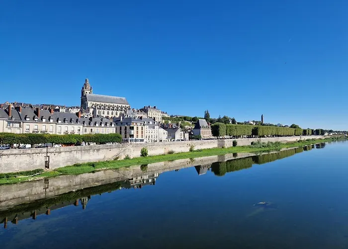 Le Saint Jean et son parking privée