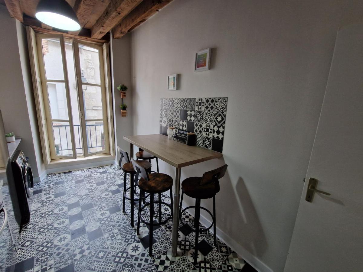 Le Saint Jean Et Son Parking Privee Apartment Blois